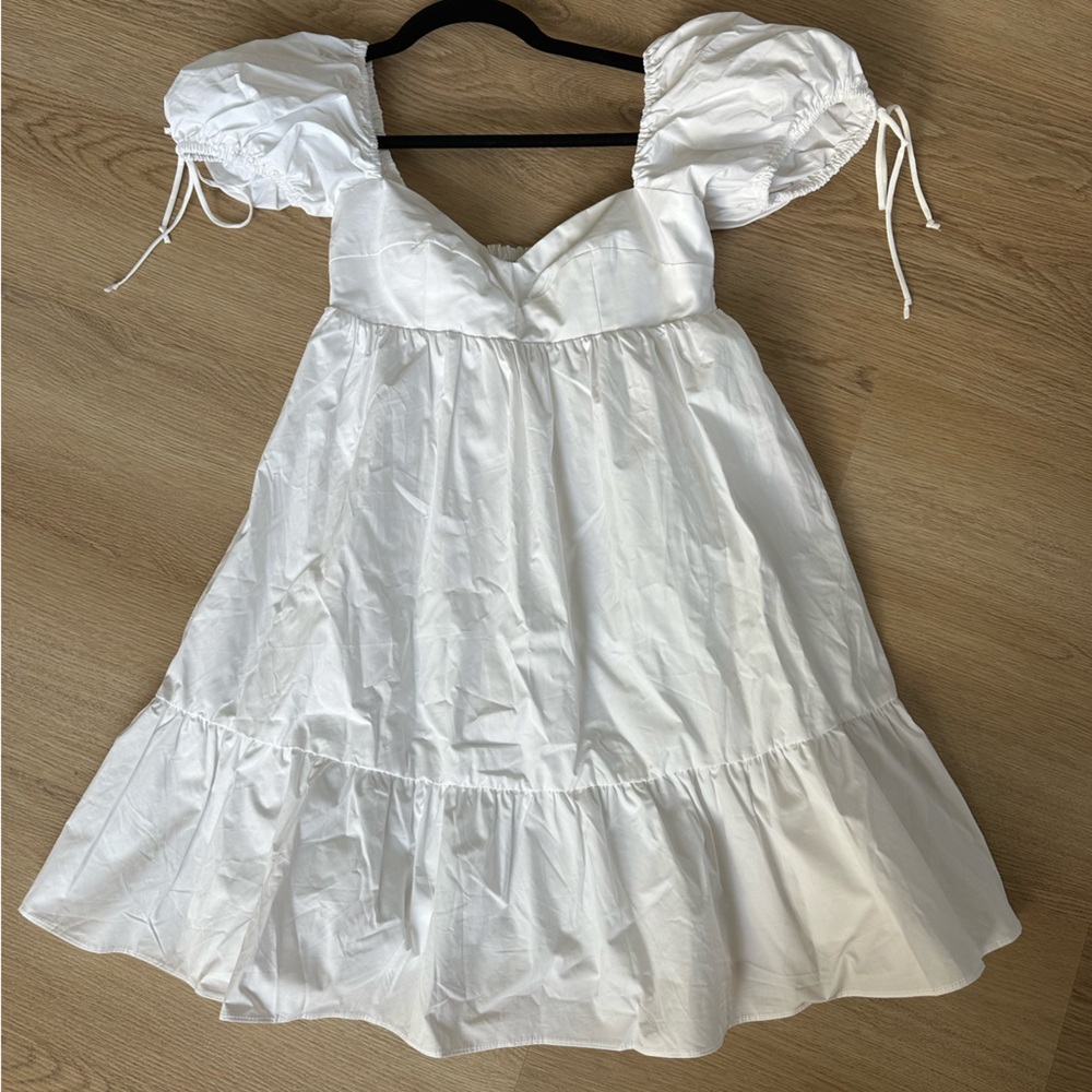 NEVER WORN Olviaceous white mini dress